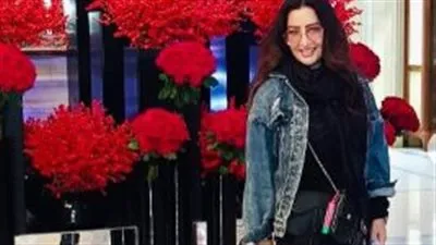 لطيفة تتألق بإطلالة شتوية أثناء رحلتها في باريس