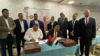 القوى العاملة توقع بروتوكولا مع ليبيا لتنظيم دخول العمالة المصرية 