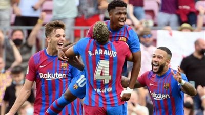 موهوب برشلونة يجاور تشافي وبيكيه