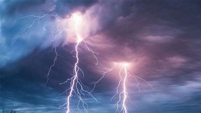 المركز الوطني للأرصاد: رياح نشطة وسحب رعدية على منطقة عسير