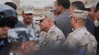 عاجل.. وزير الدفاع يتفقد لجنة المتحف الزراعي الانتخابية (صور)