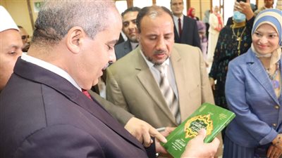 رئيس جامعة الأزهر يفتتح معرض الكتاب بكلية الدراسات الإسلامية للبنات بالإسكندرية