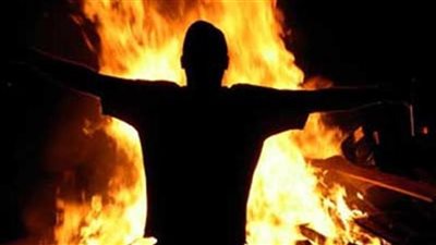 أشعل النيران في جسده بالبنزين.. سر انتحار نقاش بمنزل أسرة زوجته بالوراق 