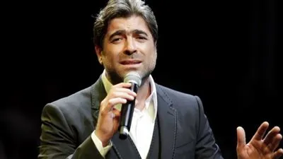 في أول حفل له بعد الحادث.. وائل كفوري يحرج معجبة طلبت التصوير معه.. ما السبب؟