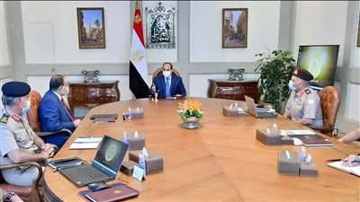 عاجل.. السيسي يوجه بإقامة منظومة خدمات متكاملة على امتداد الطرق والمحاور الجديدة