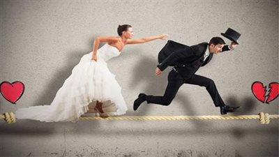 استشاري نفسي يكشف عن أفضل عمر لزواج الرجل (فيديو)