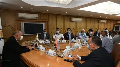 محافظ قنا: 25 مليون جنيه لتطوير مجمع المواقف 