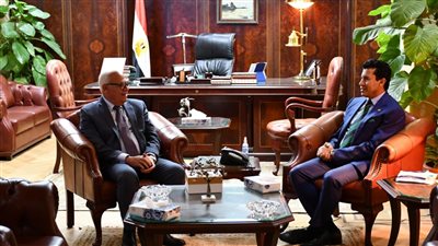 وزير الشباب يبحث مع محافظ بورسعيد تطوير المنشآت الرياضية بالمحافظة