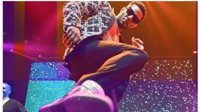 بسبب توجيه حذاءه للكاميرا.. محمد رمضان يتعرض لهجوم شديد من الجمهور