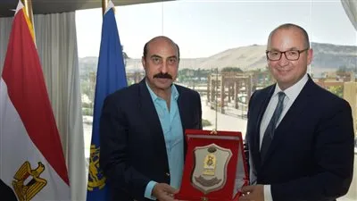 محافظ أسوان يستعرض مع سفير كندا فرص الاستثمار وزيادة الحركة السياحية