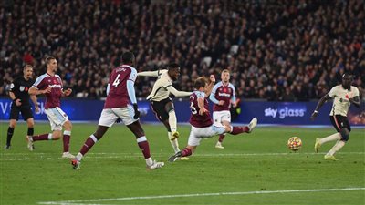 ليفربول يتجرع مرارة الهزيمة بثلاثية أمام وست هام بمشاركة صلاح