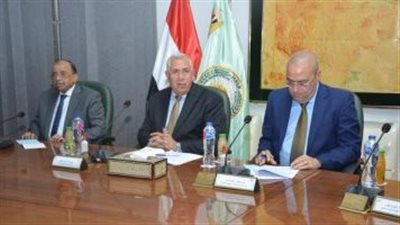 وزراء التنمية المحلية والزراعة والإسكان يؤكدون عدم السماح بأى تعديات على الأراضى الزراعية 