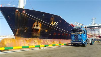 تفريغ 2415 طن حديد و1900 سيارة وشحن 5200 طن صودا ك أو ية