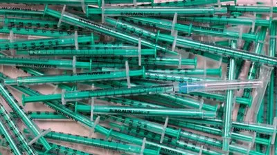 الصحة العالمية تحذر من نقص قد يصل إلى ملياري محقنة لازمة للتطعيم ضد كورونا