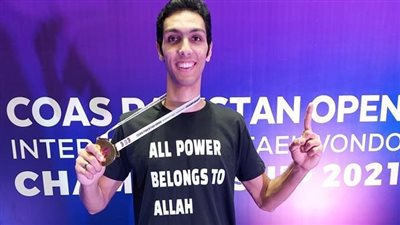 سيف عيسى يتوج بذهبية بطولة باكستان المفتوحة وكأس أفضل لاعب