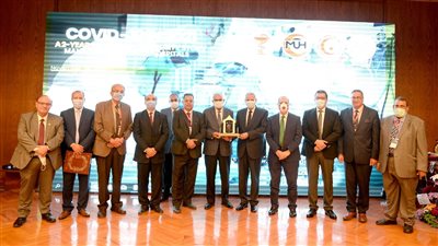 جامعة المنصورة تكرم الأطقم الطبية والمجتمع المدني (صور)