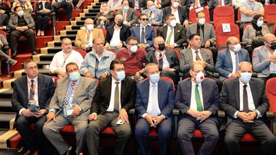 جامعة المنصورة تكرم مديرية الصحة بالدقهلية لتعاونها في أزمة كورونا 