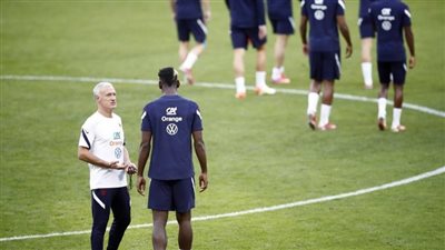 بوجبا يغادر مران فرنسا.. وديشامب يطلق تحذيرا