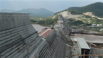 لماذا لا تلجأ مصر لضرب السد الإثيوبي عسكريًا؟ علي الدين هلال يُجيب 