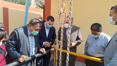 يخدم 11 ألفا.. محافظ كفر الشيخ يتفقد مشروع صرف صحى كفر مجر