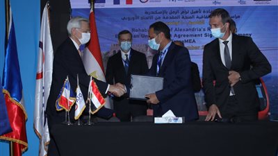 الوزير يشهد توقيع اتفاقية لتأهيل ترام الرمل بالإسكندرية بـ8 ملايين يورو