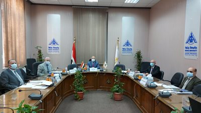 رئيس جامعة بنها يترأس لجنة اختيار عميد كلية التربية الرياضية والتمريض