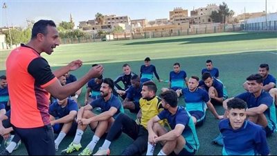 فؤاد سلامه يحفز لاعبو طامية قبل مواجهة أسوان
