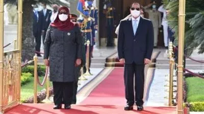 مذيع تنزاني يكشف كواليس زيارة رئيسة بلاده إلى مصر 