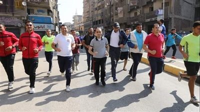 نائب محافظ سوهاج يشارك 500 شاب وفتاة في ماراثون الشباب والرياضة للجري 