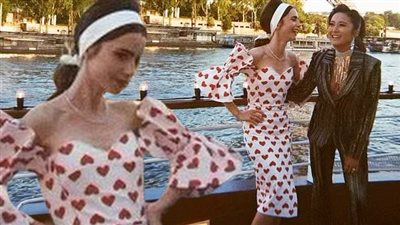 ليلي كولينز تشوق متابعيها بلقطات من كواليس Emily In Paris