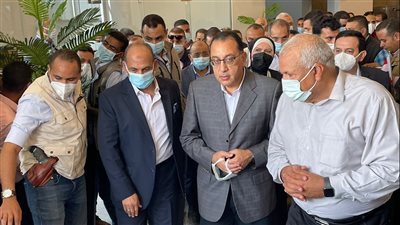 رئيس الوزراء يفتتح مركز خدمات المستثمرين بالوادي الجديد