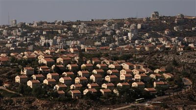 مستوطنون إسرائيليون يصيبون 4 فلسطينيين في الضفة الغربية