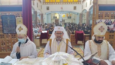 الأنبا بشارة يترأس قداس الأربعين للمتنيح الأب سمعان صبحي بأبوقرقاص البلد
