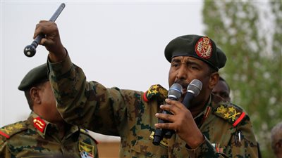 عاجل.. الفريق محمد حمدان دقلو يؤدي القسم نائبا لرئيس مجلس السيادة في السودان