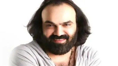 أبو الليف يدخل في نوبة ضحك بسبب محمد رمضان (فيديو)