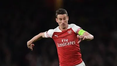 إصابة خطيرة تضرب مدافع أرسنال وتهز فرنسا قبل كأس العالم