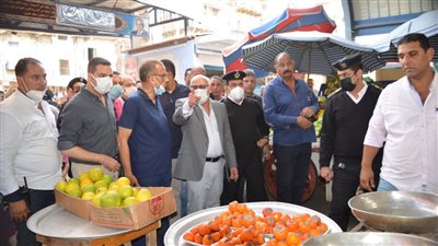 إزالة الإشغالات والتعديات بمحيط سوق العصر فى بورسعيد (صور)