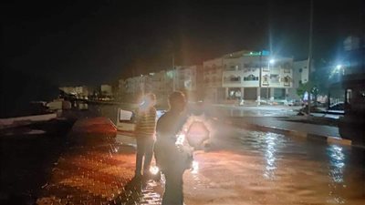 تعرف على الطرق المغلقة بين المحافظات المجاورة للبحر الأحمر بسبب السيول