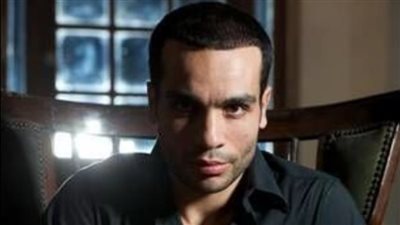 وصول الفنان شادي خلف المتهم بالتحرش بـ7 فتيات إلى المحكمة