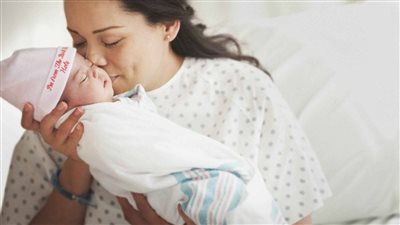 خبيرة تغذية تكشف طريقة زيادة اللبن للأم المرضعة (فيديو)