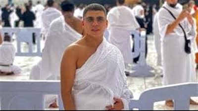 عمر كمال ينشر صورة له بملابس الإحرام ويعلق: 