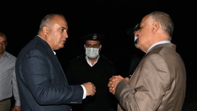 محافظ قنا: فتح الطرق الصحراوية التي تم غلقها بسبب تساقط سيول من سلاسل جبال البحر الأحمر