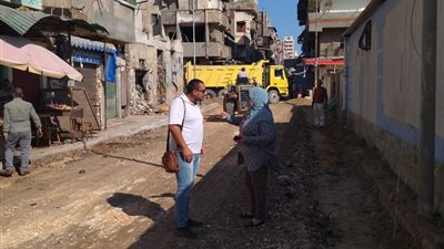 بدء أعمال رصف الشوارع المحيطة بسوق العصر الجديد ببورسعيد