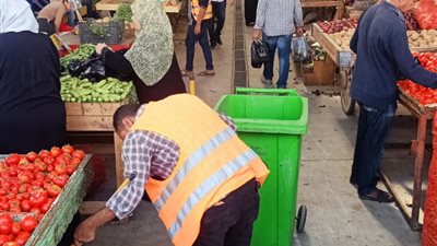 محافظ بورسعيد: إقبال كبير من المواطنين على سوق العصر الجديد