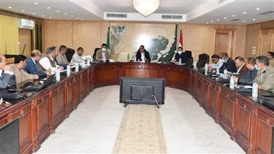 محافظ الفيوم يوجه بتركيب جهاز GPS لعدم مخالفة سيارات الأجرة لخطوط السير