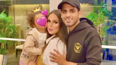 إسراء عبدالفتاح برفقة عائلتها بأحدث ظهور لهما 