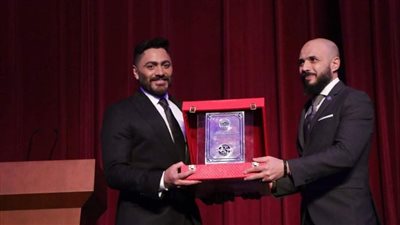 تكريم تامر حسني بجامعة مصر للعلوم والتكنولوجيا