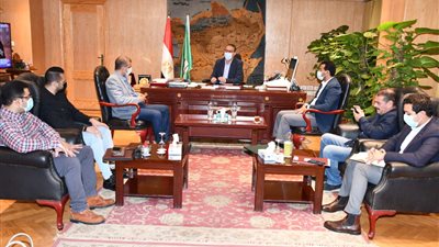 محافظ الفيوم يناقش أخر التطورات في القطاعات الخدمية والتنموية ويعلن مفاجأة للأهالي