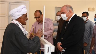 محافظ قنا يتابع المشروعات الخدمية بقفط ويأمر بالاهتمام بالنظافة وتلبية احتياجات المواطنين