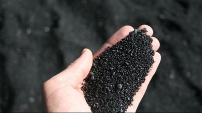 خبير سياحة علاجية: الرمال السوداء تعالج الصدفية والروماتيزم (فيديو)